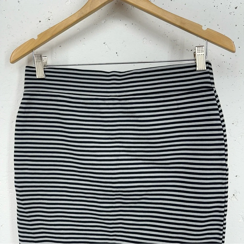 Toad&Co Women's Size Small Paseo Black Gray Striped Stretch Skirt